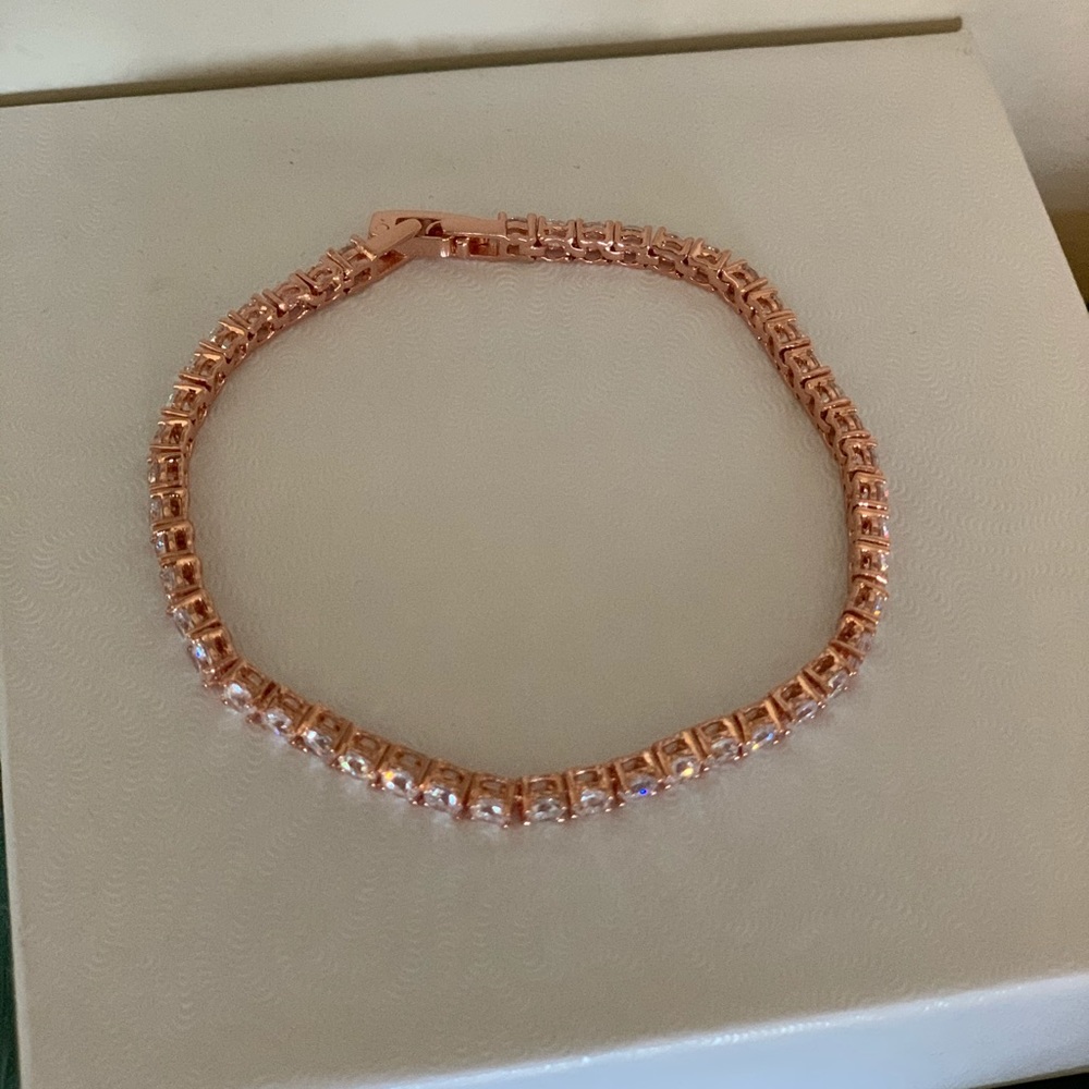 Rose gold dainty crystal bracelet - Picture 2 of 3